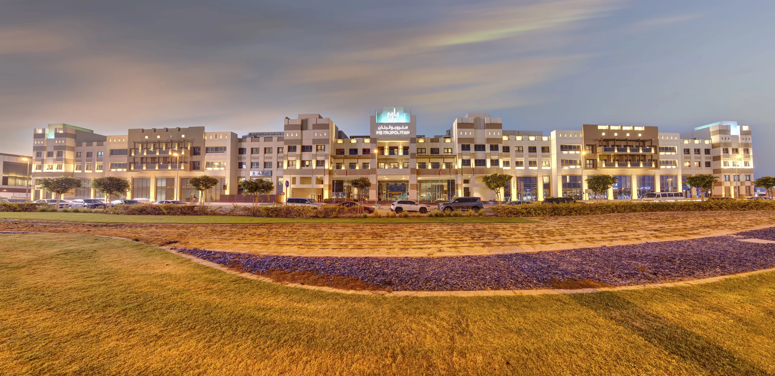 Metropolitan Hotel Dubai exterior